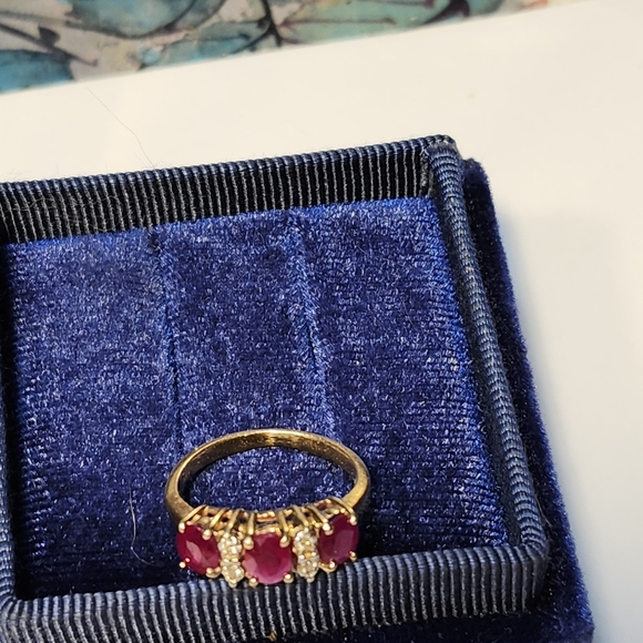 Beautiful 14 kt  Ruby and Diamond Ring - Picture 2 of 16